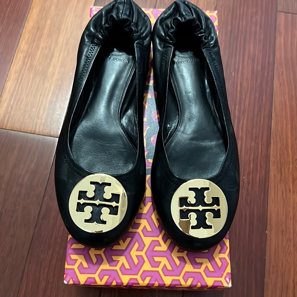 Tory Burch Reva Ballet - black/ gold size 7.5